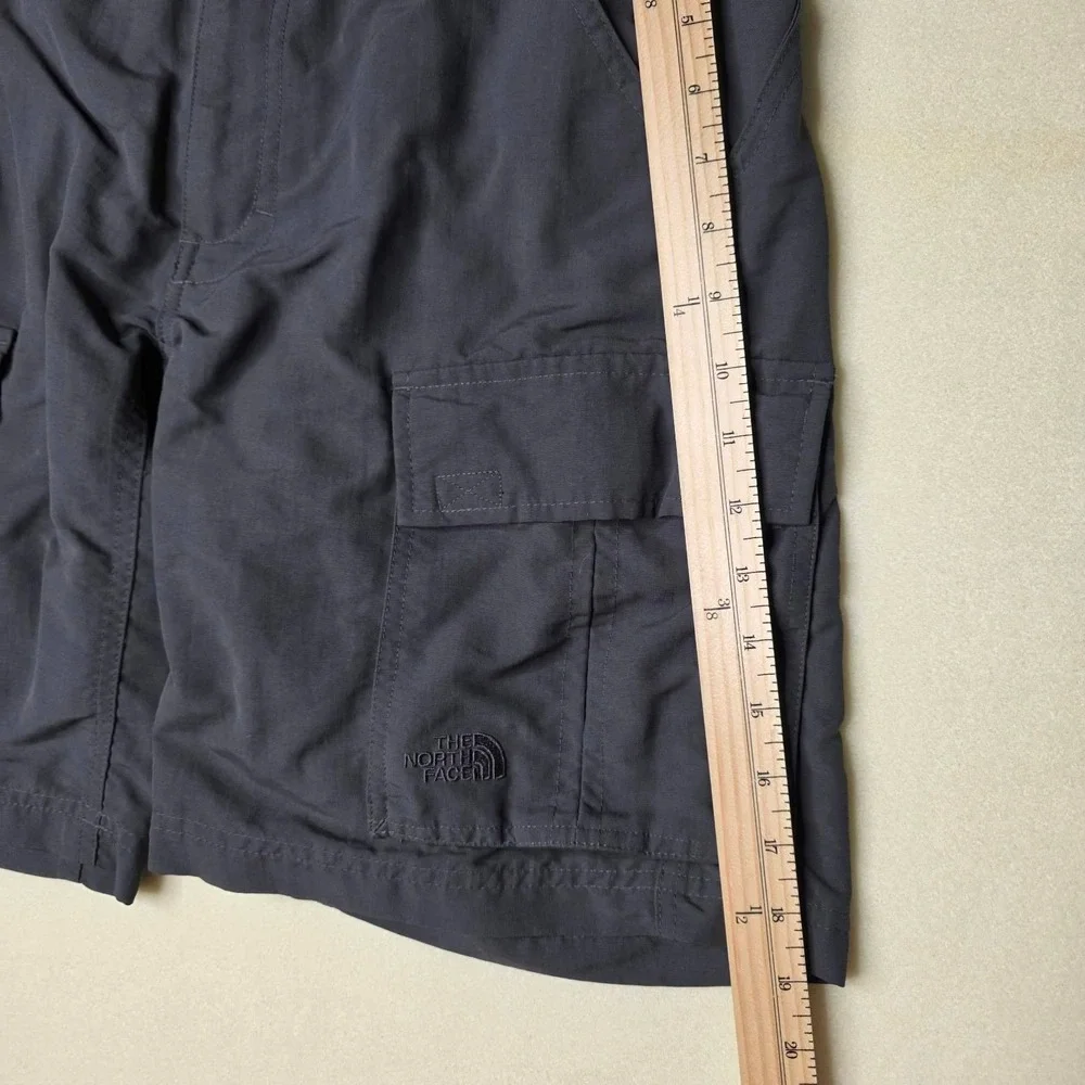 The North Face Cargo Hiking Shorts Mens Size S Gray Nylon Integrated Belt Pocket